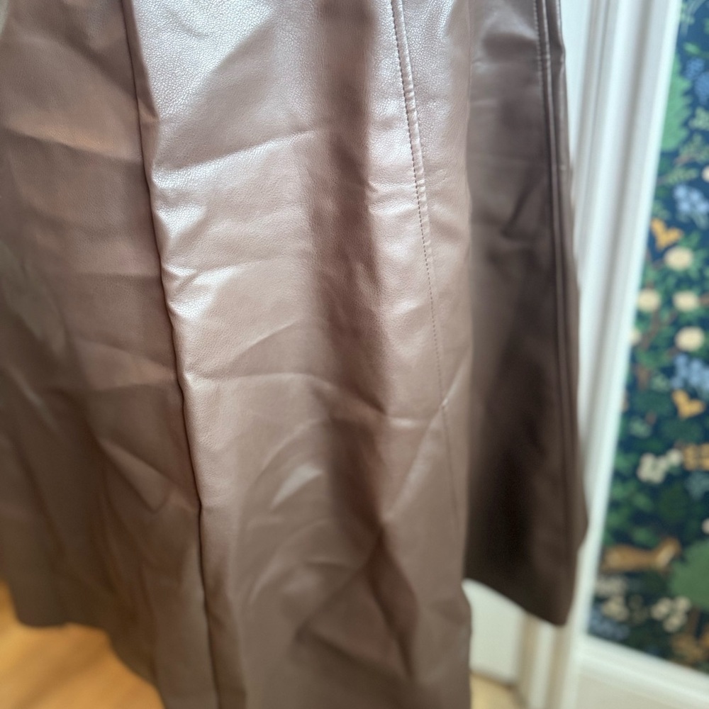 Elegant Brown Leather Skirt - Picture 3 of 7
